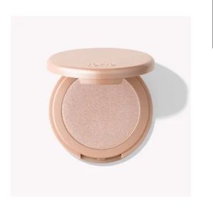 Brand new Amazonian clay 12 hour highlighter stunner